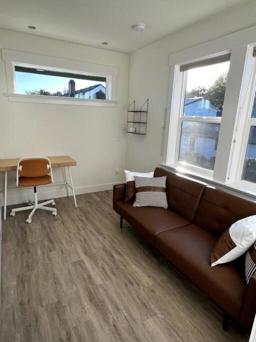 Brand New Custom Built In Downtown W/pool! Ferienhaus Salem