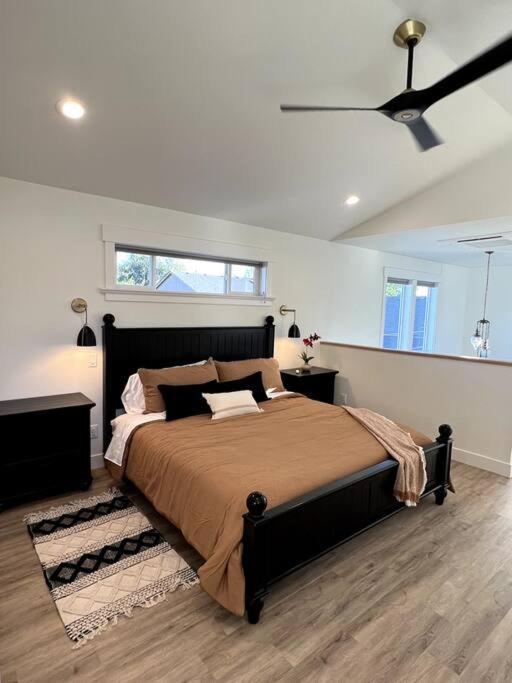 Brand New Custom Built In Downtown W/pool! Ferienhaus