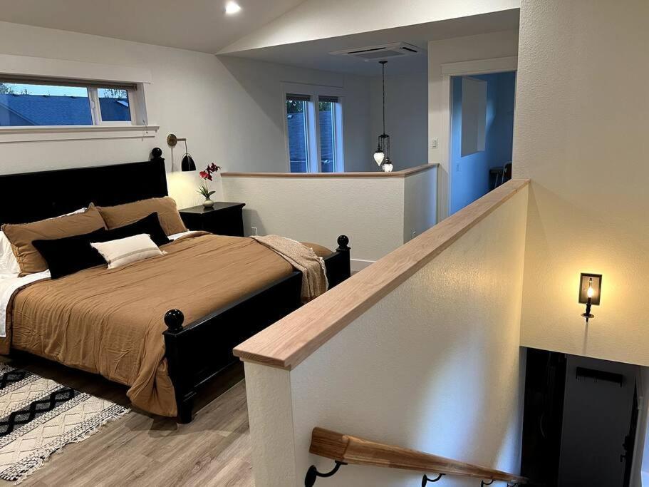 Brand New Custom Built In Downtown W/pool! *