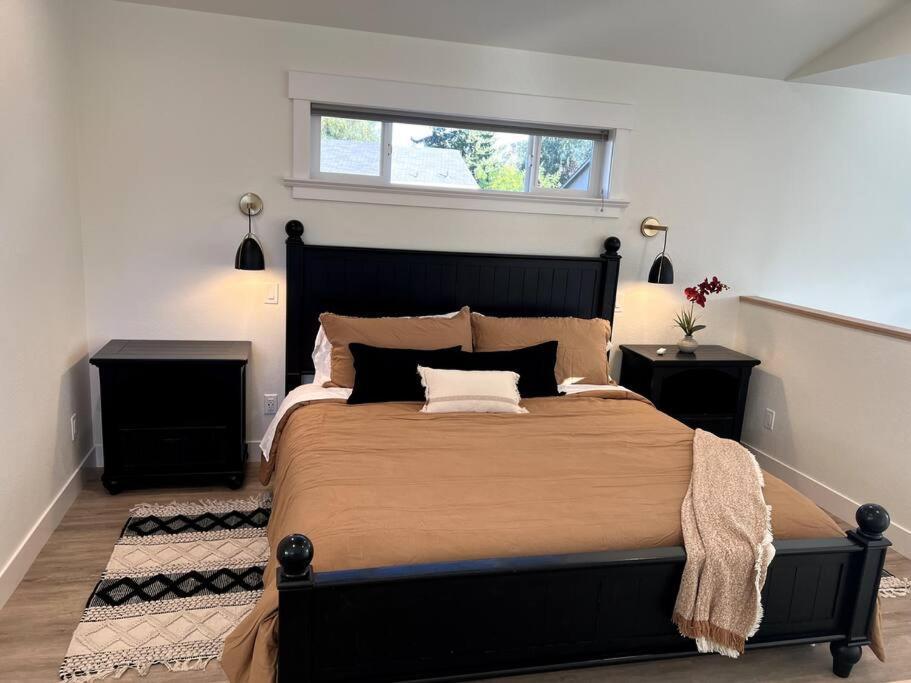 Brand New Custom Built In Downtown W/pool! Ferienhaus