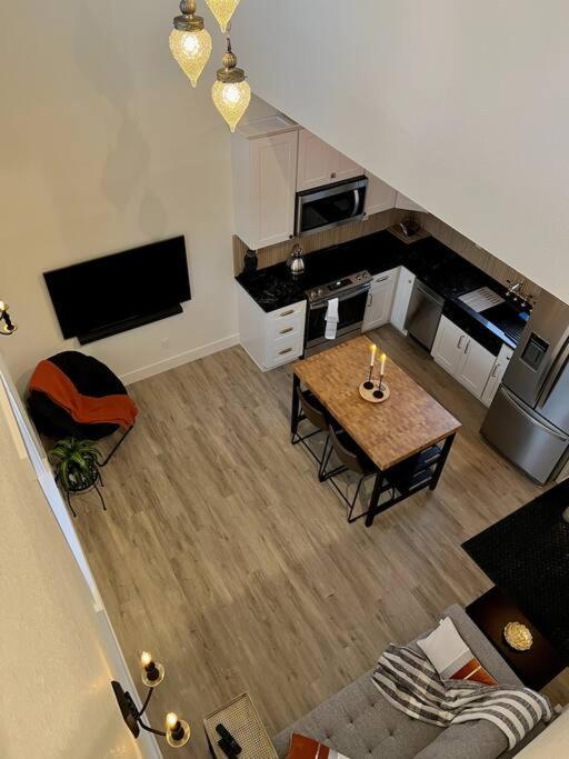 Brand New Custom Built In Downtown W/pool! Ferienhaus Salem