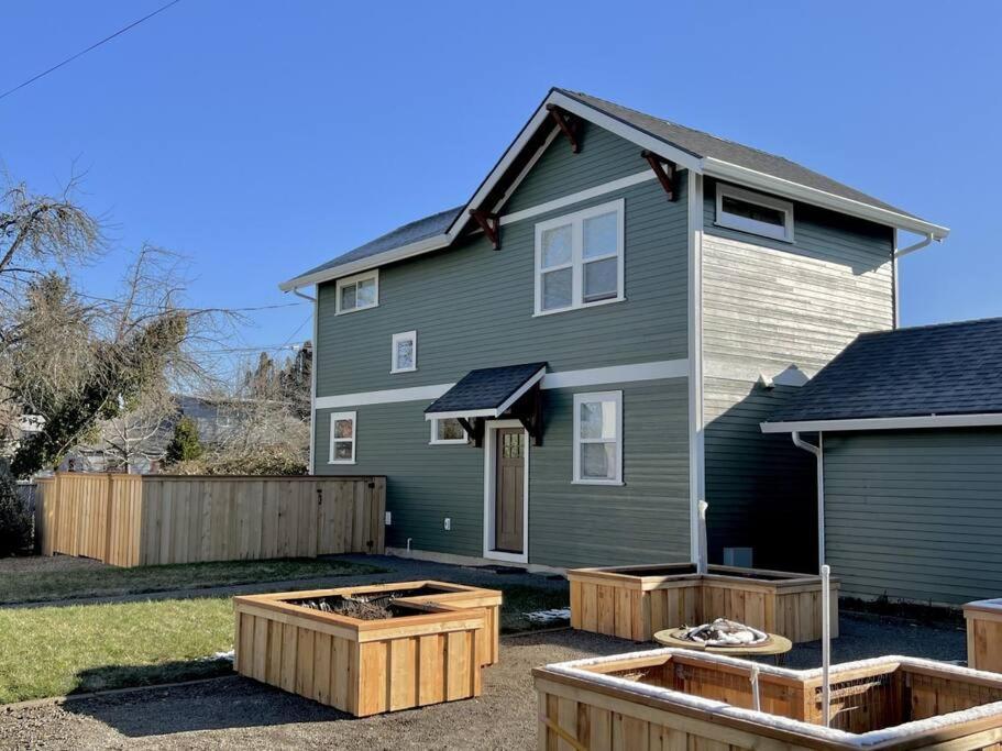 Ferienhaus Brand New Custom Built In Downtown W/pool!