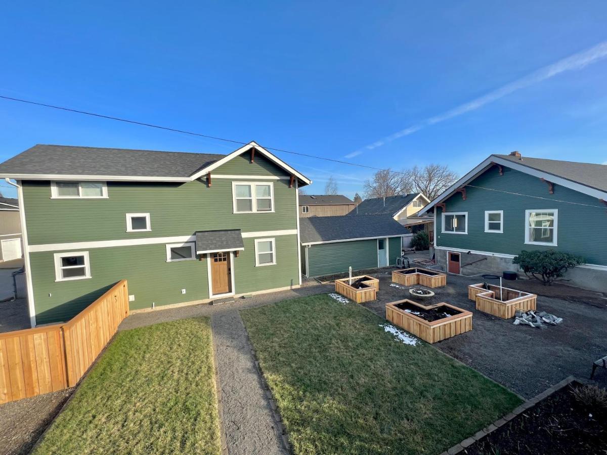 Ferienhaus Brand New Custom Built In Downtown W/pool! Salem