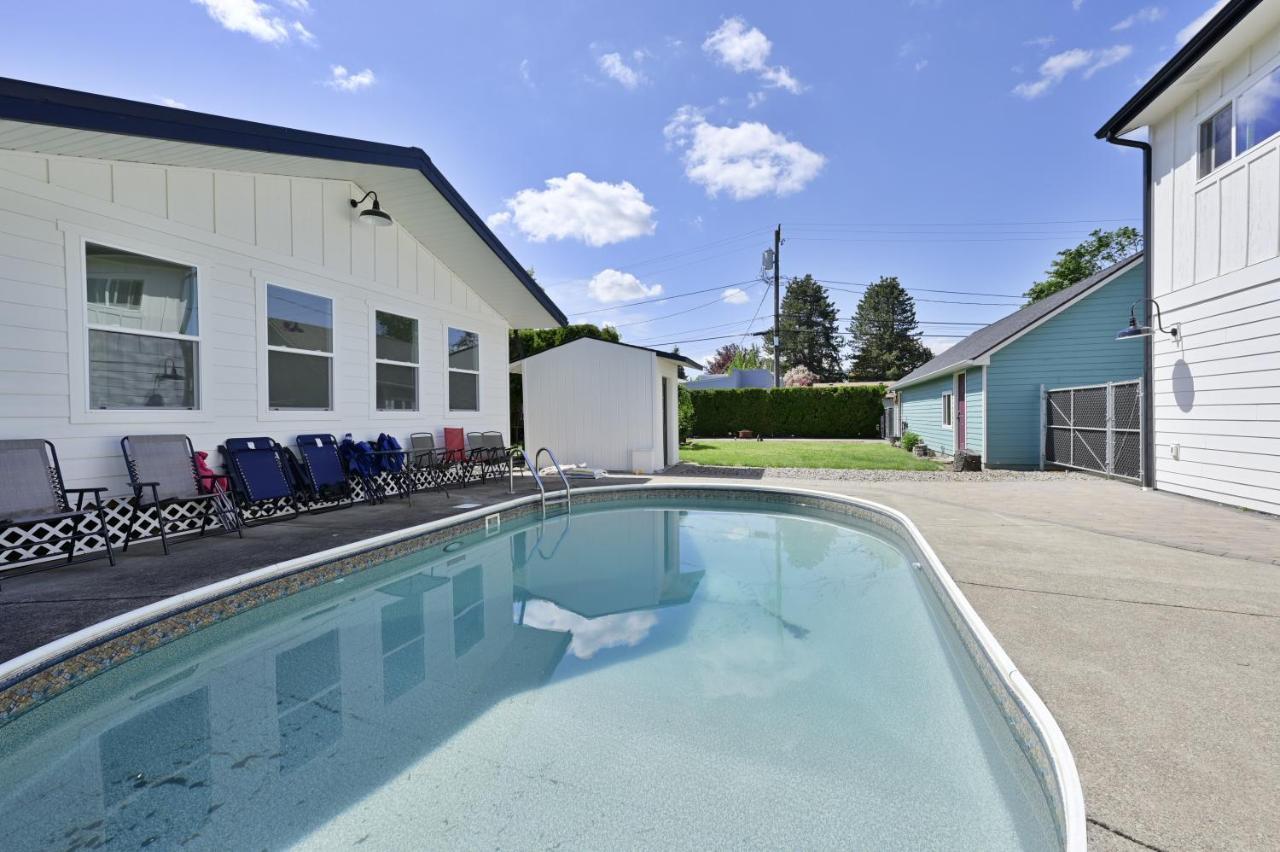 Brand New Custom Built In Downtown W/pool! Ferienhaus
